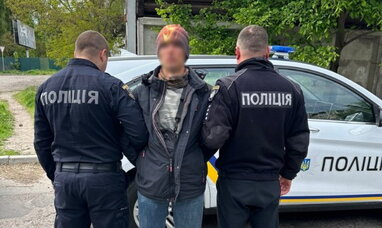 У Чернігові чоловік погрожував ножем військовослужбовцям ТЦК: його затримали