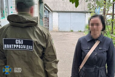 На Донеччині затримали працівницю закладу харчування, яка коригувала удари по українських військових