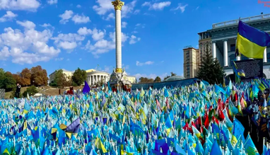 На Алеї Героїв у столиці чергуватимуть поліціянти зі зброєю