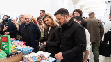 Зеленський із першою леді відвідали "Книжковий Арсенал" у Києві: що придбали