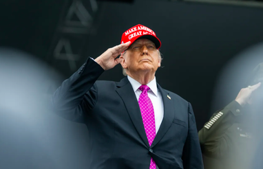 Верховний суд США дав дозвіл Трампові позбавити півмільйона мігрантів дозволу на проживання