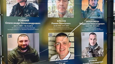 У Сумах невідомі вирізали символ російської агресії  Z на банері із загиблими героями