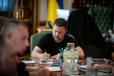 Рівень довіри до Зеленського у травні знизився до 65% — дані КМІС