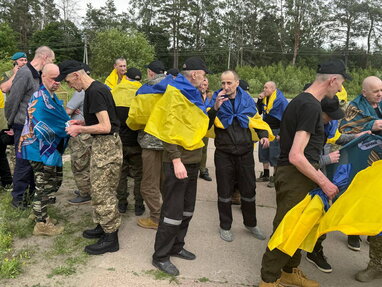 Україна провела новий обмін полоненими із Росією: додому повернули важкохворих захисників