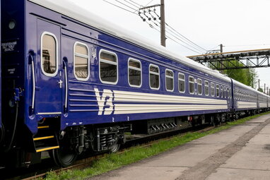 В "Укрзалізниці" пояснили, чому не зупиняють потяги під час повітряних тривог