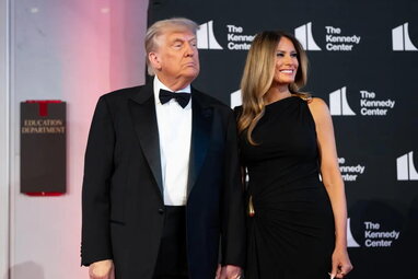 Меланія Трамп випустила аудіокнигу, озвучену її цифровим двійником