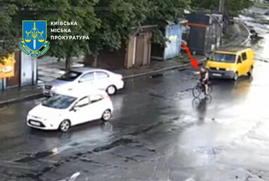 У Києві велосипедист відкрив стрілянину по авто волонтерки з дитиною, його затримали