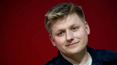 Німецького коміка судитимуть за жартівливі дописи про замах на Трампа