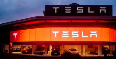 Ілон Маск оголосив старт виробництва нової Tesla