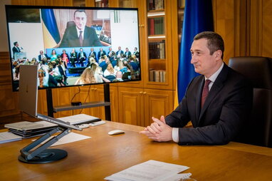 Чернишов відкинув звинувачення і пояснив свій виїзд за кордон