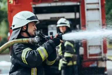 У Харкові влучання в магазин меблів: шестеро поранених, серед них неповнолітня