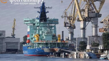У Петербурзі під час добудови затонув новий російський буксир