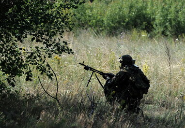 Кілька сотень російських військових та техніка прибули на військові навчання до Білорусі