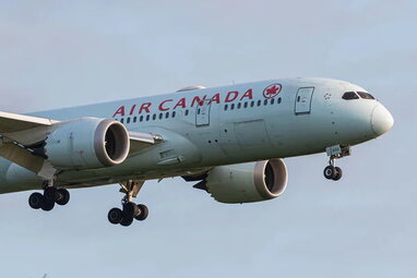 Бортпровідники Air Canada продовжать страйк попри наказ уряду