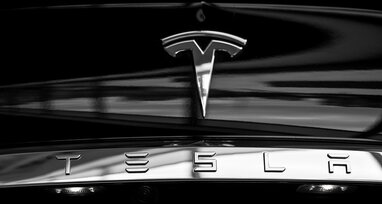 Tesla анонсувала новий електрокросовер Model Y L з великим запасом ходу