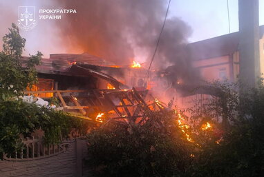 Російські обстріли Херсона: загинула жінка, троє людей поранені