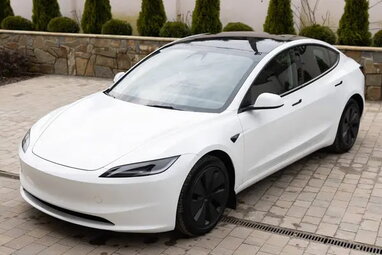 У Tesla змінять дизайн ручок через скарги на заблоковані двері