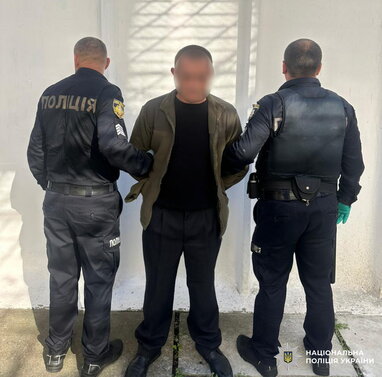 На Львівщині чоловік кинув гранату на вулиці: пошкоджені авто і будинок
