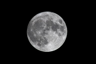 На Місяці можуть бути приховані значні запаси платини та інших рідкісних металів, - вчені