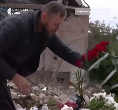 Батько Анастасії, яка загинула під час обстрілу, повернувся з фронту у Лапаївку