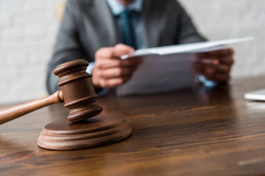 У Латвії засудили російського блогера за виправдання війни проти України