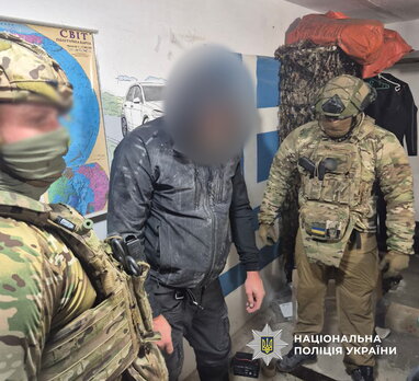 На Одещині затримали чоловіка, який річкою переправляв ухилянтів за кордон