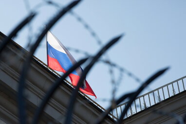 У Бухаресті чоловік намагався протаранити ворота посольства РФ