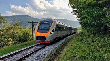 Через обстріли потяги курсують із затримками у трьох областях