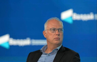 Спеціальний представник РФ привіз до США цукерки з цитатами Путіна: «Своих не бросаем»