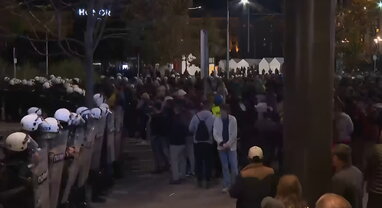 У Сербії спалахнули нові протести: у Белграді зіткнулися прихильники та противники Вучича