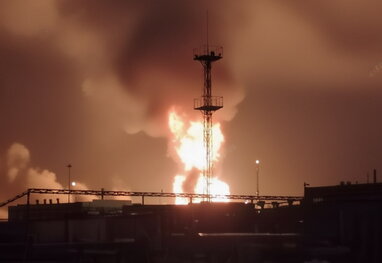 Одразу 3 нафтові заводи РФ під ударом дронів: спалахнули масштабні пожежі