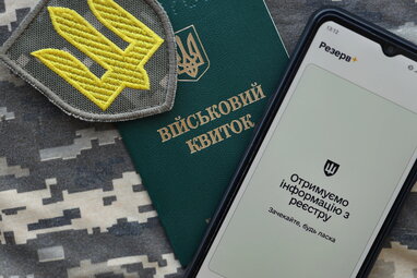 У Тернополі з п’ятого поверху ТЦК випав чоловік