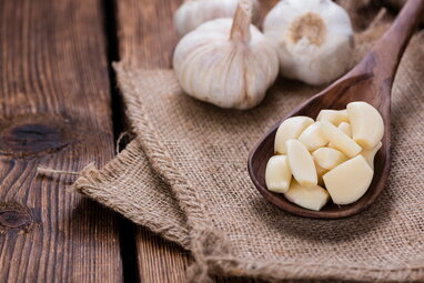 Що буде з організмом, якщо щодня їсти часник: дієтологи назвали 5 переваг
