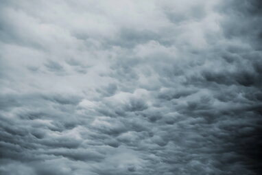 Україну накриють опади та сильні пориви вітру: прогноз на 17 листопада