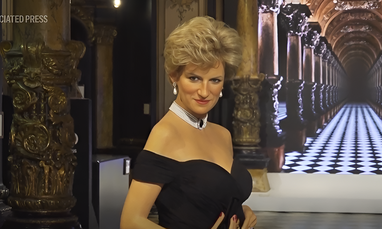 У Парижі відкрили воскову фігуру принцеси Діани у знаменитій «сукні помсти»