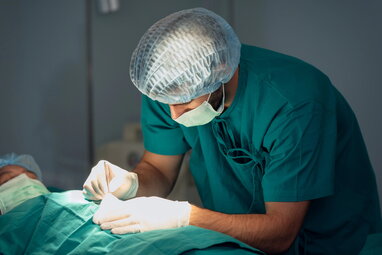 На Львівщині хірурга оштрафували за 300 доларів хабара