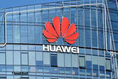 Huawei запатентувала смартфон із вертикальним трифолдом — новий незвичний форм-фактор
