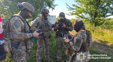 На Буковині чоловік стріляв з мисливської рушниці в правоохоронців та втік до лісу