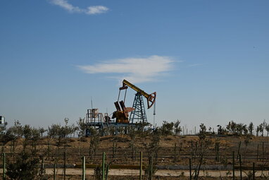 Нафта дорожчає через невизначеність навколо Ормузької протоки