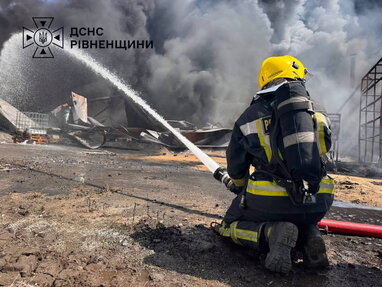 На Рівненщині сталася пожежа на заводі з виробництва пінопласту