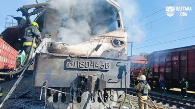 Удар по пасажирському поїзду на Одещині: Зеленський назвав ціль абсолютно цивільною