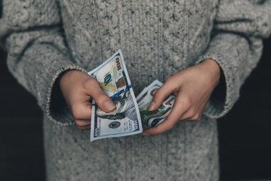 Яким буде курс гривні до долара у 2027 році: бюджетний прогноз уряду та бізнесу різняться