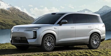 BYD Denza N8L: 3-рядний електричний позашляховик із батареєю 130 кВт-год та зарядкою за 9 хв