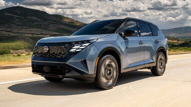 Nissan Rogue Hybrid 2027 кидає виклик Toyota RAV4 попри вищу стартову ціну: порівняння моделей