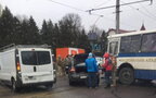 У Львові автобус із військовими потрапив у ДТП (фото)