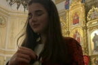 У Києві блогерки курили вейп, пили алкоголь та задували свічки у церкві (відео)