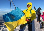 Вдруге в історії: 55-річний житель Львова підкорив найвищу вершину світу - Еверест