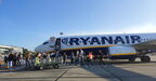 "Я король літака!": у Польщі пілот Ryanair не впустив на борт понад 30 українців