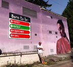Реклама наркотиків на стінах Львова: художник замальовує посилання на інтернет-сайти з продажу психотропів (відео)