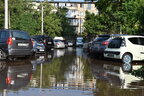 Потужна злива в Одесі: негода затопила десятки центральних вулиць міста (відео)